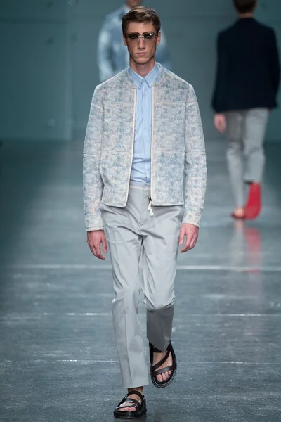 Look 10